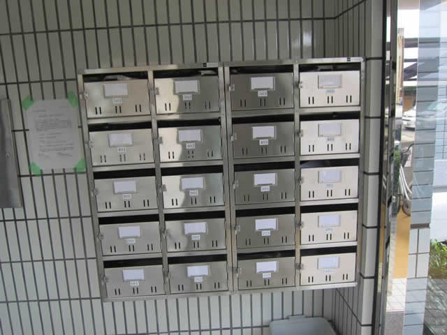 ベルメゾン新宮　集合ポスト取替工事（施工完了）